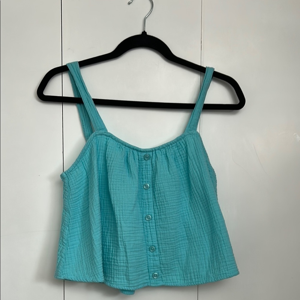 Aqua Sleeveless Button-Up Top crop top close